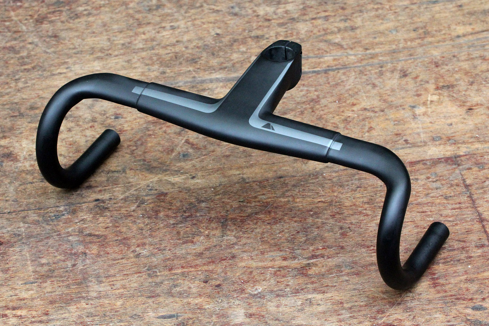 First look: Canyon Aerocockpit CF integrated handlebar | road.cc